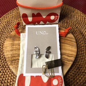 Leaf shaped stud earrings